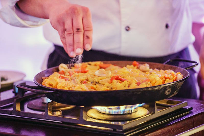 Elaboración de la paella valenciana 