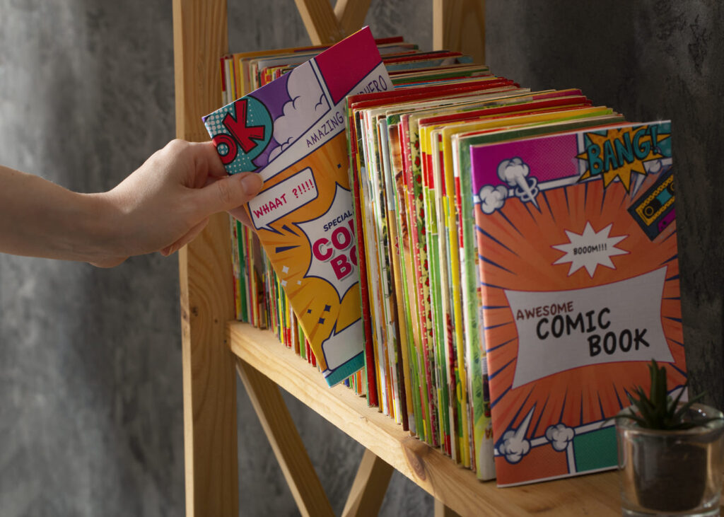 hombre-que-toma-un-cómic-de-una-estantería
