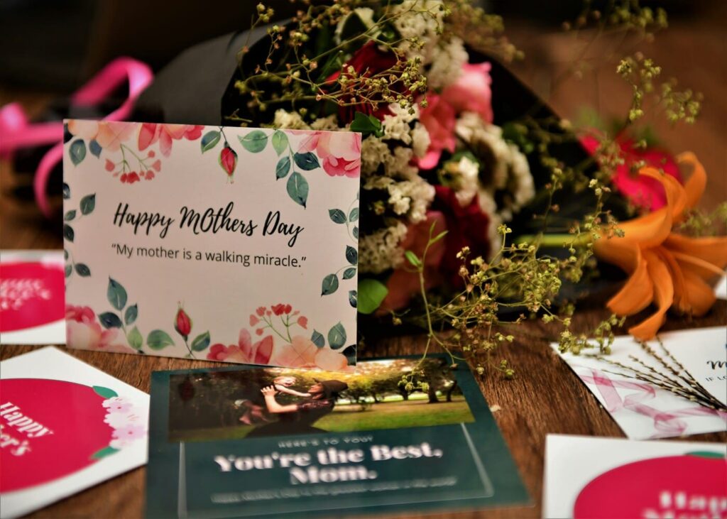 palabra-regalo-dia-de-la-madre-con-ramo-de-flores