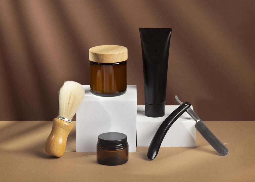 productos-de-cuidado-para-la-barba-sobre-fondo-marrón