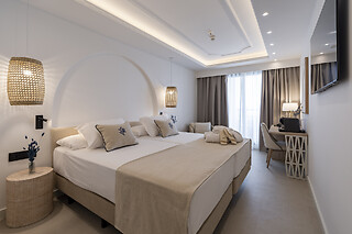 Una noche con desayuno, cena y experiencia bienestar para 2 en Pontiana Thalasso Hotel***** en Oropesa (Castellón)