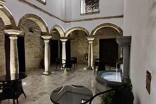 Dos noches con desayunos para 2 adultos y 1 niño en Patios del Orfebre en Córdoba