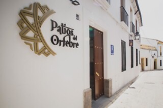 Dos noches con desayunos para 2 adultos y 1 niño en Patios del Orfebre en Córdoba