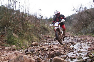 Un curso de pilotaje individual para moto trail para 1 en Rutas Turísticas 4x4® en Hinojedo (Cantabria)