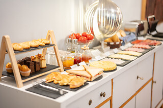 Una noche en habitación doble con balcón con desayuno para 2 en We Boutique Hotel en Barcelona