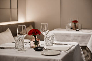 Una comida o una cena gastronómica para 2 en Restaurante Malvar en Hotel Hospes Puerta de Alcalá***** en Madrid