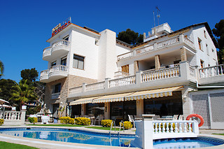 Una noche para 2 en Hotel Bonsol** en Lloret de Mar (Girona)