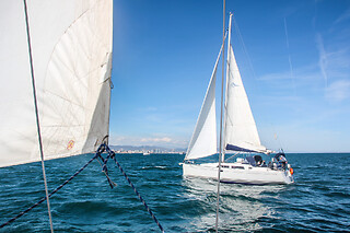 Un curso de iniciación a la vela de crucero para 1 en Alamar Sailing en Barcelona