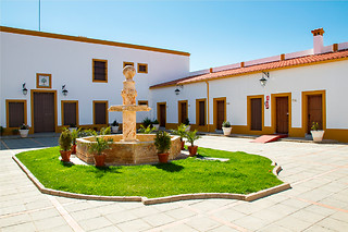 Una noche con experiencia enológica para 2 en Hotel Bodega El Moral **** en Ribera del Fresno (Badajoz)