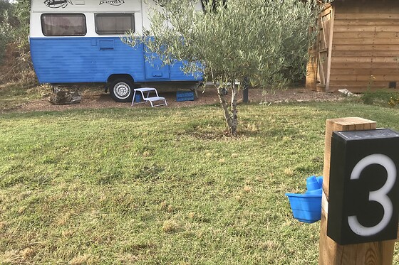 Una noche con desayuno para 2 en Caravan Glamping en Jarandilla de la Vera (Cáceres)