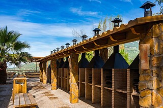 Una noche en bungalow para 2 en Camping Valdeluna en Valdepeñas de Jaén (Jaén)