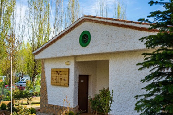 Una noche en bungalow para 2 en Camping Valdeluna en Valdepeñas de Jaén (Jaén)