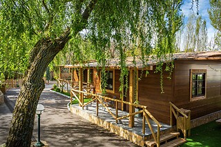 Una noche en bungalow para 2 en Camping Valdeluna en Valdepeñas de Jaén (Jaén)