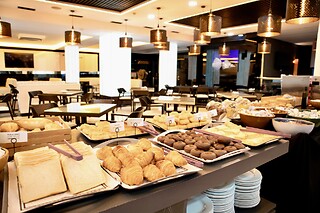 Dos noches con desayunos para 3 en Hotel Benetússer**** en Benetússer (Valencia)