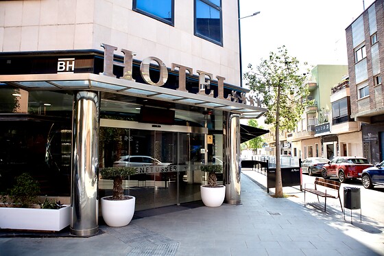 Dos noches con desayunos para 3 en Hotel Benetússer**** en Benetússer (Valencia)