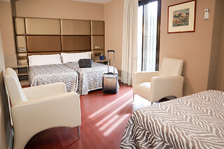 Dos noches con desayunos para 3 en Hotel Benetússer**** en Benetússer (Valencia)