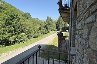 Una noche en habitación doble con balcón y desayuno para 2 en Hostal El Quinta en Espinavell (Girona)