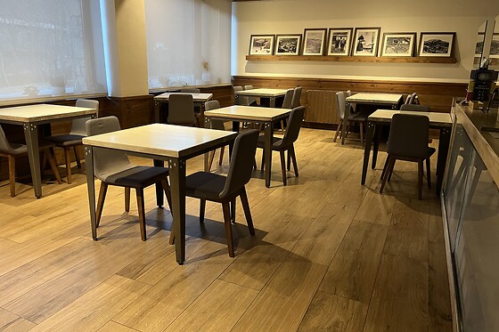 Una noche en habitación doble con balcón y desayuno para 2 en Hostal El Quinta en Espinavell (Girona)