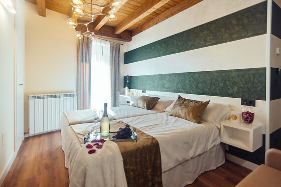 Dos noches con desayunos para 2 en Hotel Pinares de Soria en Molinos de Duero (Soria)