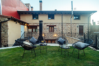 Dos noches con desayunos para 2 en Hotel Pinares de Soria en Molinos de Duero (Soria)