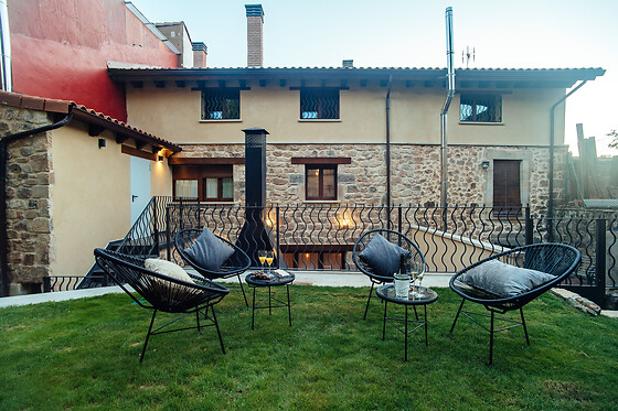 Dos noches con desayunos para 2 en Hotel Pinares de Soria en Molinos de Duero (Soria)