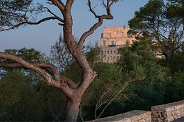 SANT SALVADOR HOSTATGERIA