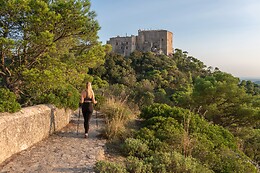 SANT SALVADOR HOSTATGERIA