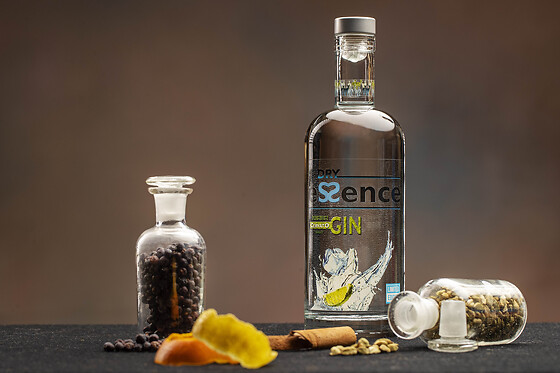 Envío a domicilio Pack Dry Essence Premium GIN & Orujo para 2 en Aguardientes Cervato en Villardeciervos (Zamora)