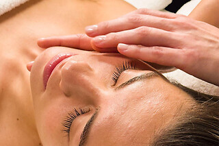 Un masaje relajante personalizado con tratamiento facial Kobido para 1 en Tout Suite Amar en Zaragoza