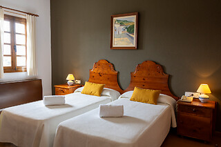 Una noche en habitación doble deluxe para 2 en Hotel Villa de Priego*** en Priego de Córdoba (Córdoba)