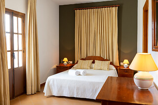 Una noche en habitación doble deluxe para 2 en Hotel Villa de Priego*** en Priego de Córdoba (Córdoba)