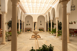 Una noche en habitación doble deluxe para 2 en Hotel Villa de Priego*** en Priego de Córdoba (Córdoba)