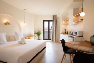 Una noche en apartamento con bañera hidromasaje para 2 en Apartamentos Mercado**** en Alicante