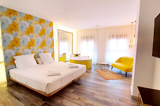 Una noche en apartamento con bañera hidromasaje para 2 en Apartamentos Prado Sastre**** en Alicante