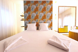 Una noche en apartamento con bañera hidromasaje para 2 en Apartamentos Prado Sastre**** en Alicante