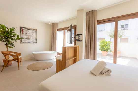 Una noche en apartamento con bañera hidromasaje para 2 en Apartamentos Velázquez**** en Alicante