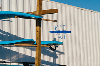 Una experiencia Paddle surf Sunrise/Sunset para 2 en Blue Salt School en Barcelona