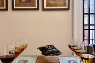Una entrada con cata de cuatro vinos para 2 a The Sherry Gallery en Jerez de la Frontera (Cádiz)