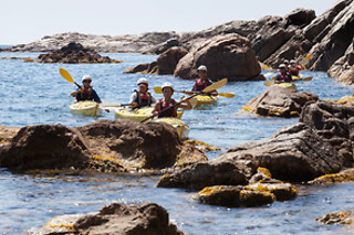 Excursión en la playa de Portlligat en kayak individual en L´Escala (Girona)