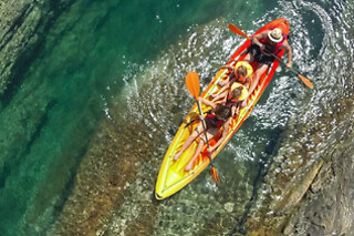 Excursión en la playa de Portlligat en kayak individual en L´Escala (Girona)