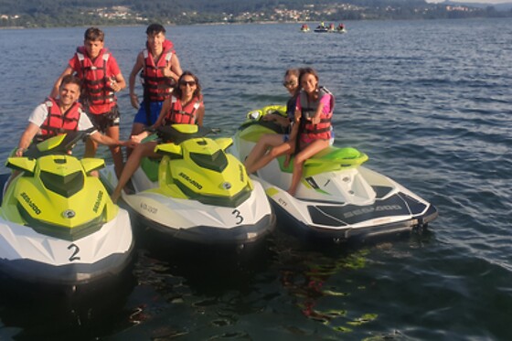 Una ruta turística en moto de agua para 4 en Vilajet en Vilagarcía de Arousa (Pontevedra)