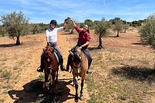 Un paseo a caballo para 2 en La Favorita CH en Campo Real (Madrid)