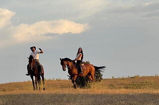 Un paseo a caballo para 2 en La Favorita CH en Campo Real (Madrid)