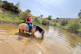 Un paseo a caballo para 2 en La Favorita CH en Campo Real (Madrid)