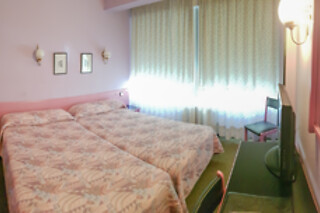 Una noche en habitación premium con desayuno para 2 en Hotel Faranda Express Alisas Santander** en Santander