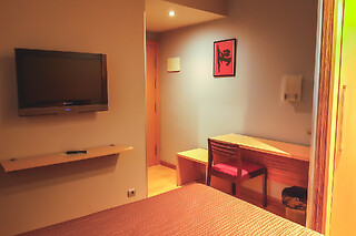 Una noche en habitación premium con desayuno para 2 en Hotel Faranda Express Alisas Santander** en Santander