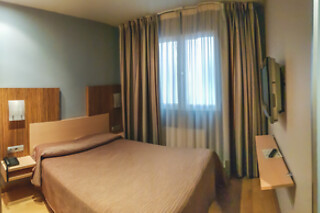Una noche en habitación premium con desayuno para 2 en Hotel Faranda Express Alisas Santander** en Santander