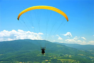 Iniciación y saltos en parapente en Miraflores de la Sierra (Madrid)