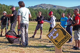Iniciación y saltos en parapente en Miraflores de la Sierra (Madrid)