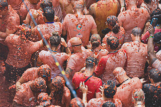 Dos noches en cabaña climatizada con actividad multiaventura y entradas a la Tomatina para 2 en La Tomatina de Buñol - Campamento La Serrana en Buñol (Valencia)